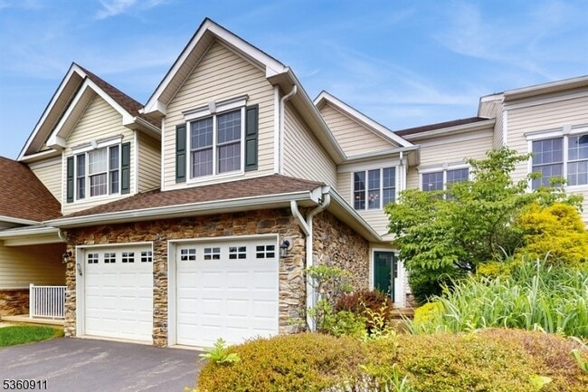 property at 104 Briar Ct
