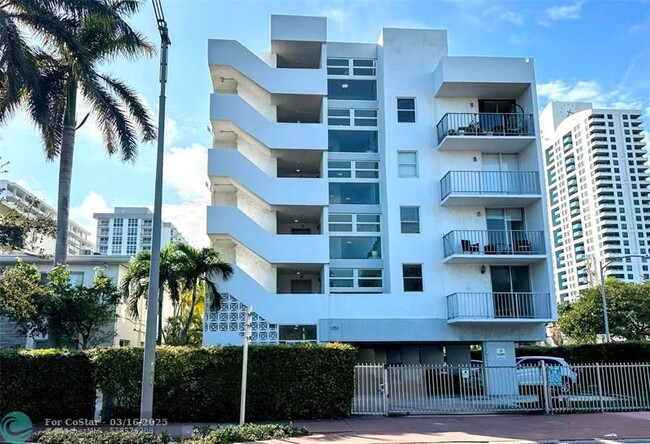 1250 Alton Rd in Miami Beach, FL - Foto de edificio - Building Photo