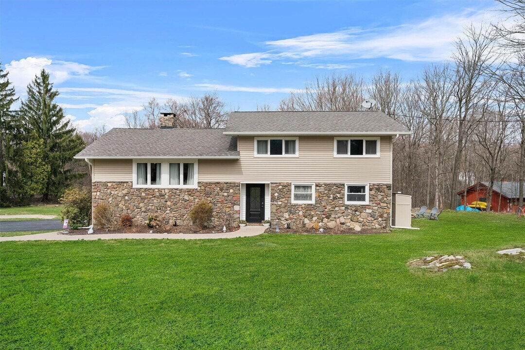 312 W Mombasha Rd in Monroe, NY - Building Photo