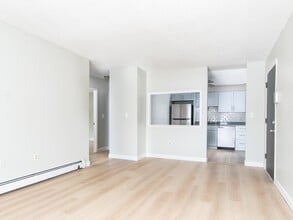 8 Strawberry Bank Rd in Nashua, NH - Building Photo - Building Photo