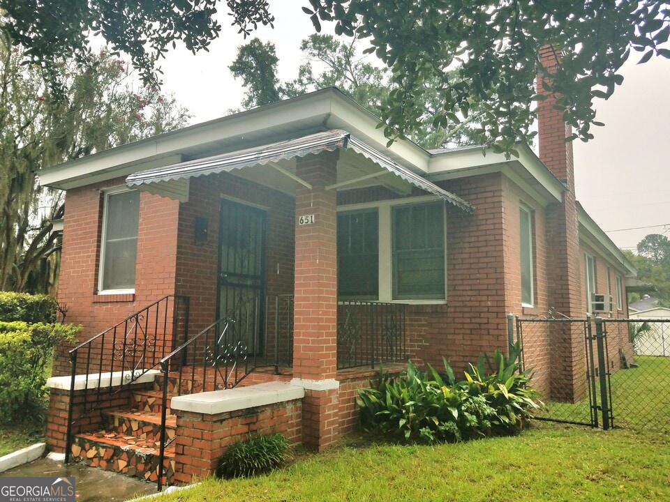 651 W 42nd St in Savannah, GA - Building Photo