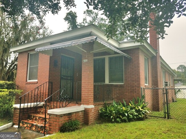 property at 651 W 42nd St