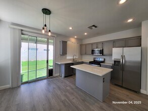 5533 Sterling Valley Ct in Las Vegas, NV - Building Photo - Building Photo