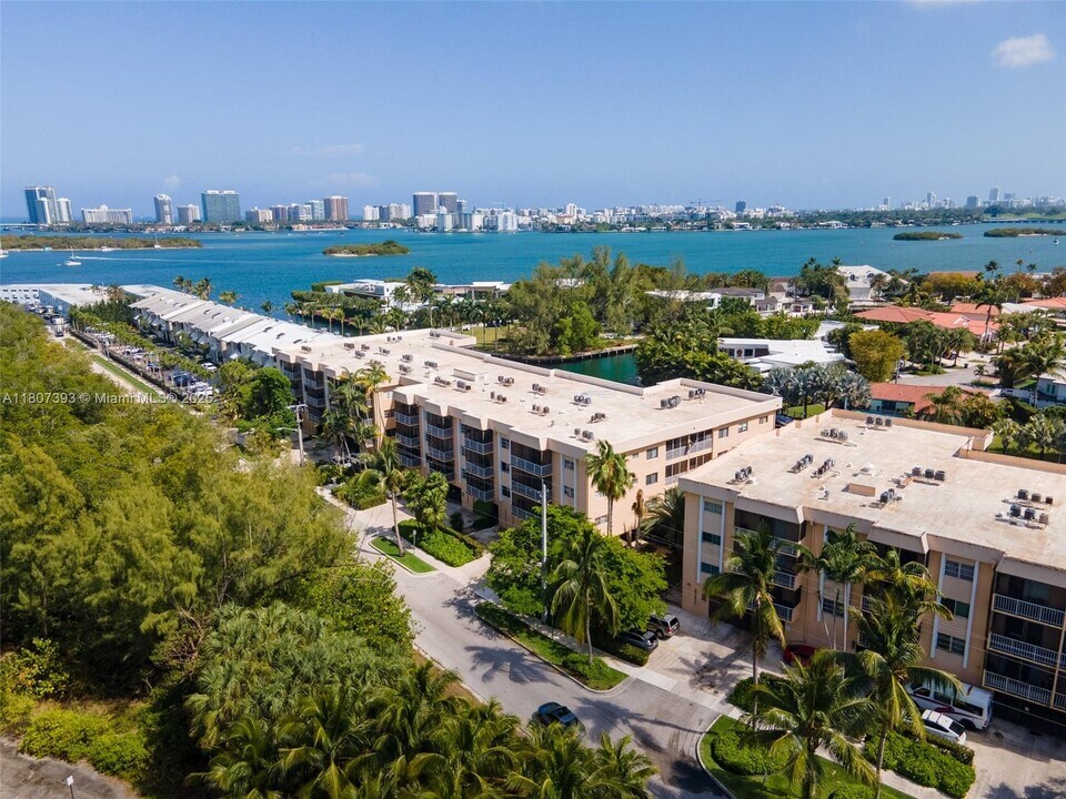2640 NE 135th St in North Miami, FL - Building Photo