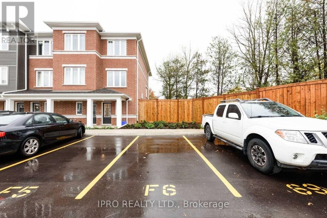24-24 Morrison Road in Kitchener, ON - Building Photo