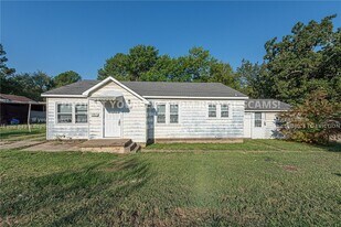 1323 Garland Ave in Fayetteville, AR - Building Photo
