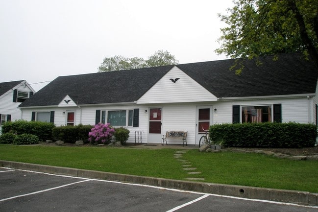 Colonial Penn Villas in Hermitage, PA - Foto de edificio - Building Photo