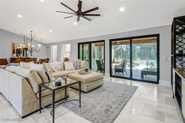 28567 Clinton Ln in Bonita Springs, FL - Foto de edificio - Building Photo