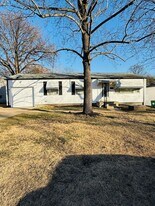 9720 Gloucester Dr in St. Louis, MO - Building Photo