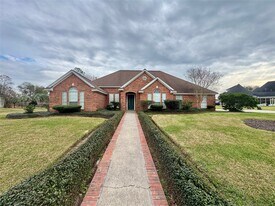 303 Waterwood Dr in Orange, TX - Building Photo