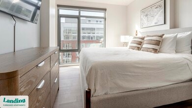 350 Maple Dr SW, Unit 1006 in Washington, DC - Foto de edificio - Building Photo