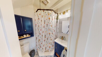 227 Amory St, Unit 2 in Boston, MA - Foto de edificio - Building Photo