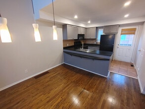 33 Pear Tree Mews in Toronto, ON - Building Photo - Building Photo