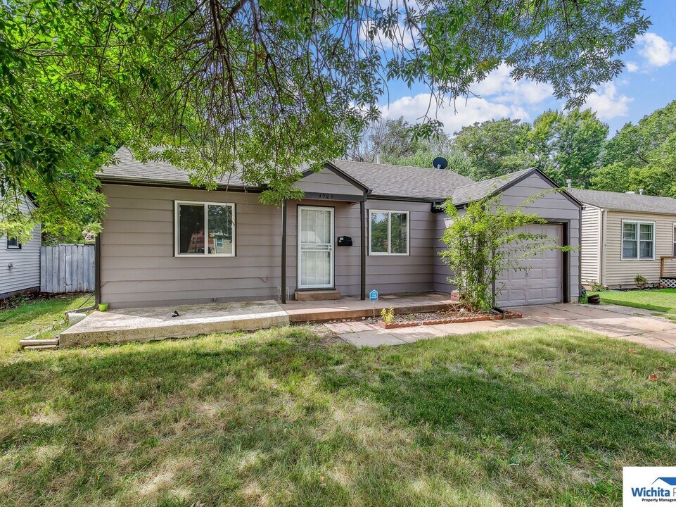 4909 E Gilbert St in Wichita, KS - Building Photo