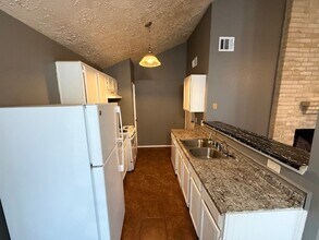 10030 Rosbrook Dr in Houston, TX - Building Photo - Building Photo