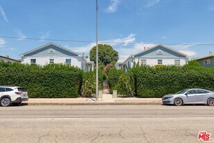 11683 Chandler Blvd in Los Angeles, CA - Building Photo