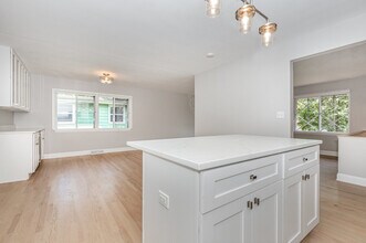 29 Robin Hill Dr in Naperville, IL - Building Photo - Building Photo