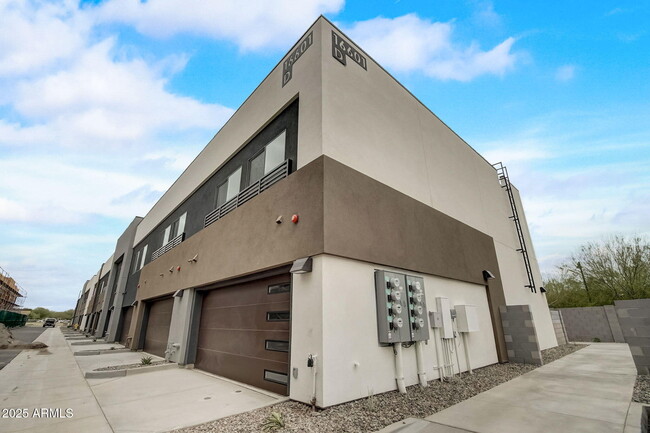property at 16601 N Parkview Pl