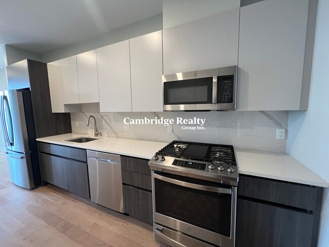 16 Central St, Unit F in Somerville, MA - Building Photo - Building Photo