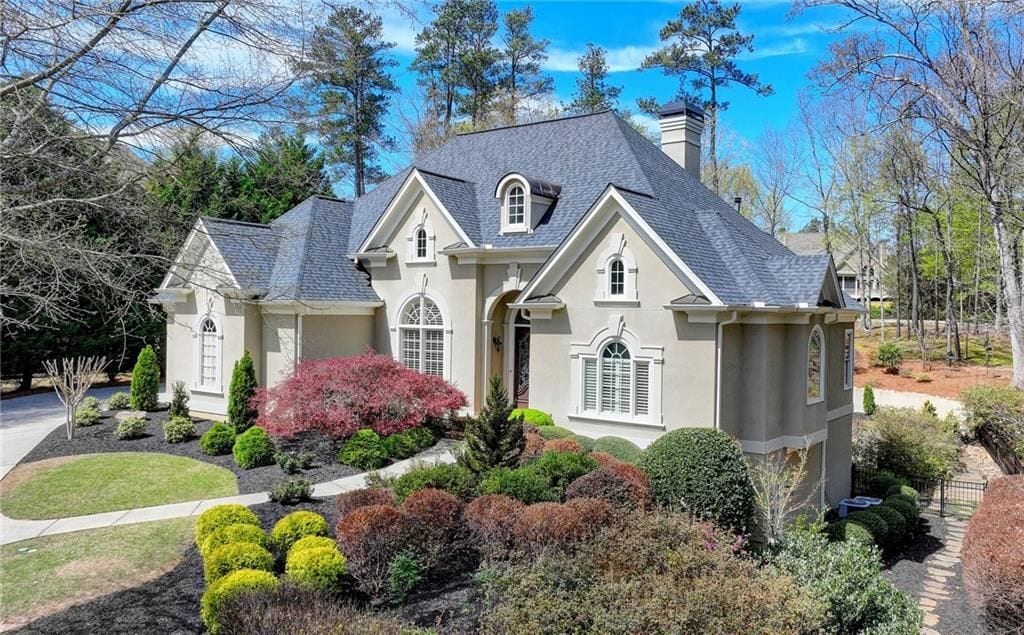 6745 Laurel Oak Dr in Suwanee, GA - Foto de edificio