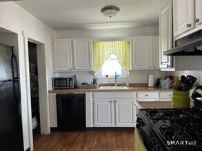 855 E Broadway in Milford, CT - Building Photo - Building Photo