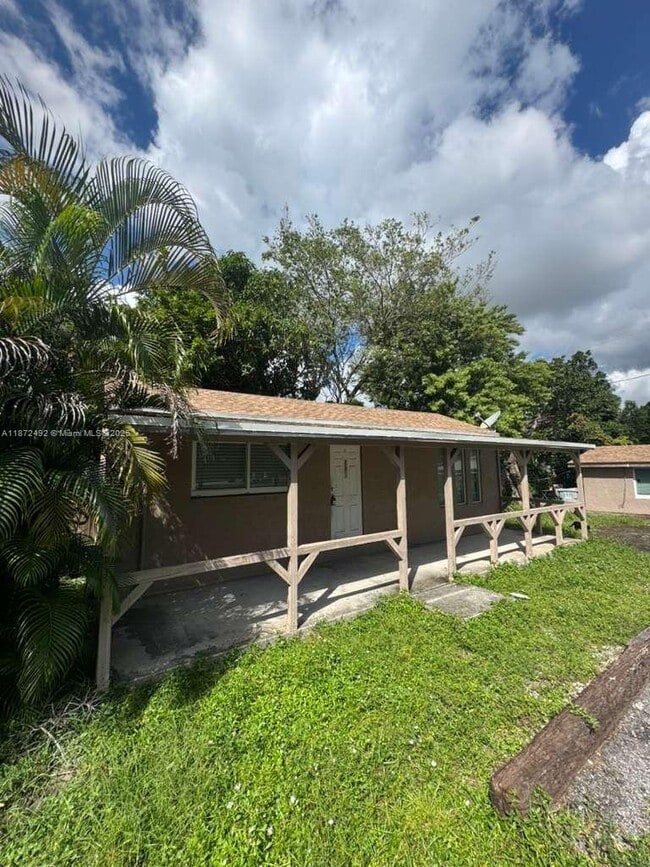 201 NW 10th St