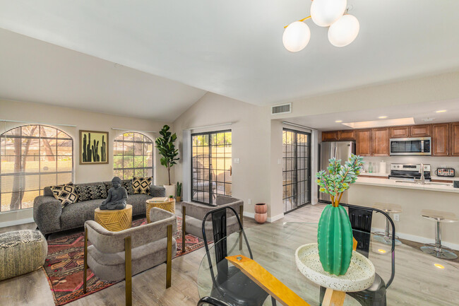 6945 E Cochise Rd-Unit -110 in Paradise Valley, AZ - Building Photo - Building Photo