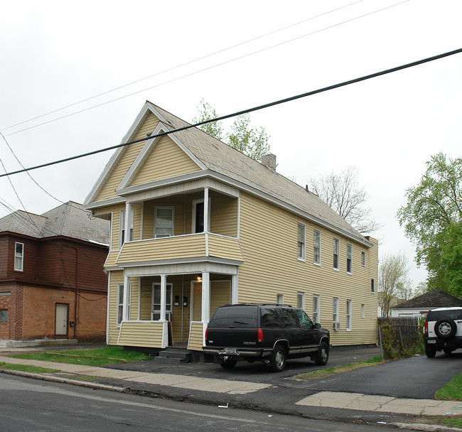 910-912 Francis Ave in Schenectady, NY - Foto de edificio - Building Photo