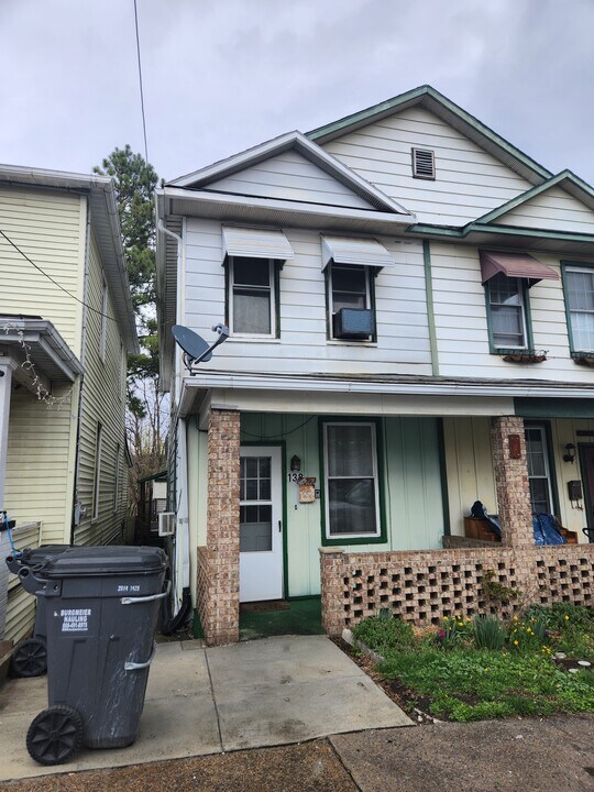 138 W Piedmont St in Keyser, WV - Building Photo