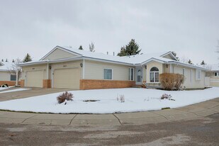 Fairways Villas in Calgary, AB - Building Photo