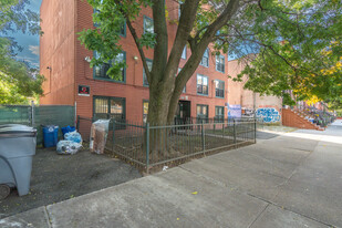 470 Kosciuszko St in Brooklyn, NY - Building Photo