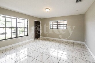 46 NE 187th St in Miami, FL - Building Photo - Building Photo