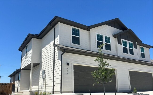 414-414 Nespral Dr in San Antonio, TX - Building Photo - Building Photo