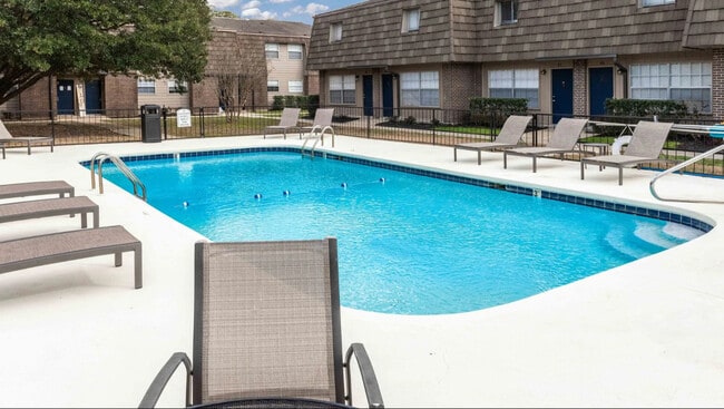 Lincoln Square Townhomes