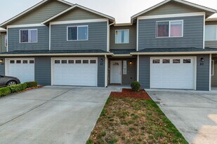 90 NE Melrose Dr in Oak Harbor, WA - Building Photo