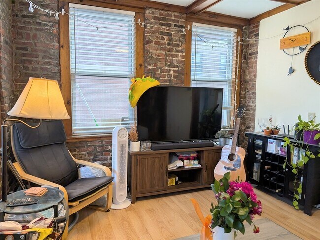 274 Cambridge St, Unit 5 in Boston, MA - Building Photo - Building Photo