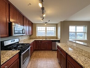 2 Itasca Place in Itasca, IL - Foto de edificio - Building Photo