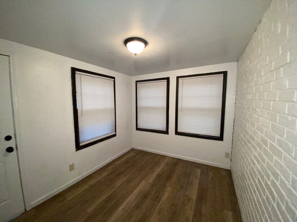 250 S Hartnett Ave in Ferguson, MO - Building Photo