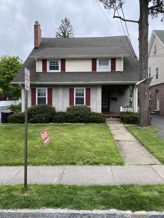 13 Brookside Ave in Caldwell, NJ - Building Photo