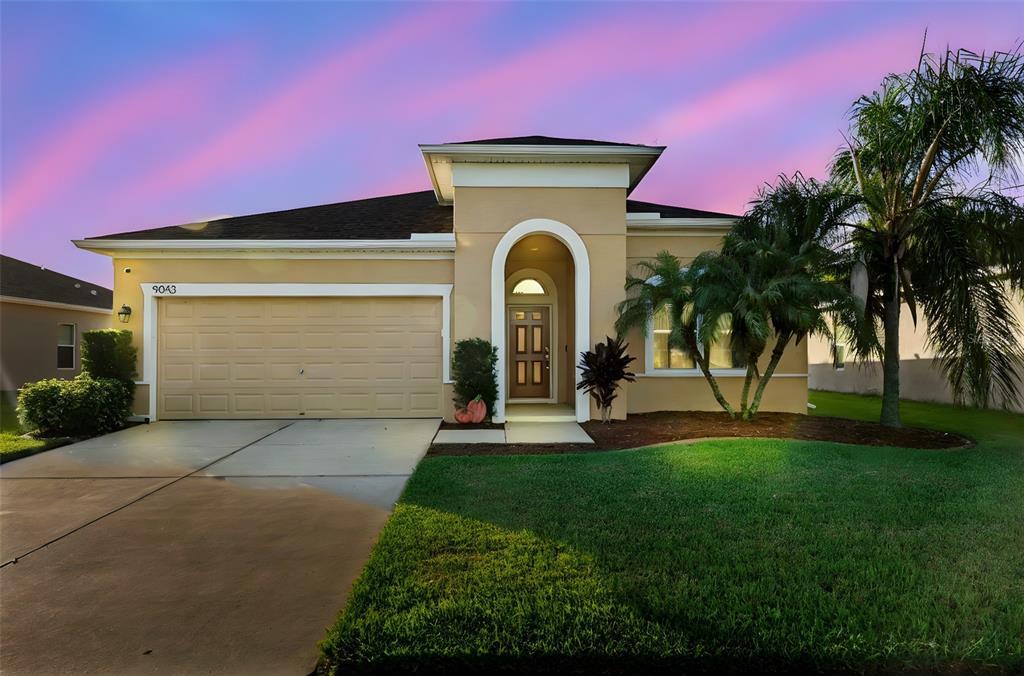 9043 41st St E in Parrish, FL - Foto de edificio