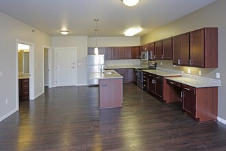 Shadow Bay Apartments in West Fargo, ND - Foto de edificio - Interior Photo