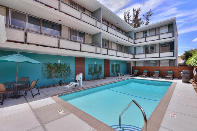 Mosaic Apartments in Redwood City, CA - Building Photo - Building Photo