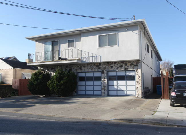 645 Easton Ave in San Bruno, CA - Foto de edificio - Building Photo