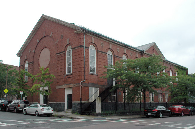 616 E 4th St in Boston, MA - Foto de edificio - Building Photo