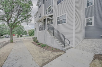 Park Hill Family in Milwaukee, WI - Foto de edificio - Building Photo