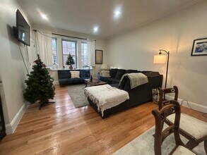 12 Alton Pl, Unit 3 in Brookline, MA - Foto de edificio - Building Photo
