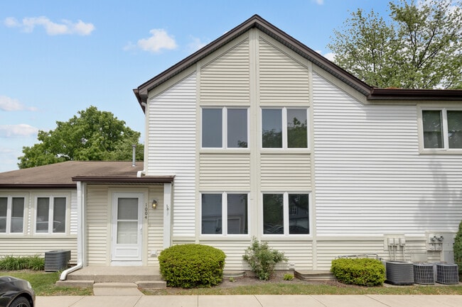 property at 1004 Inverrary Ln