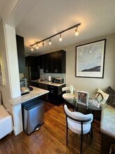 64 Queensberry St, Unit 201A in Boston, MA - Building Photo - Building Photo