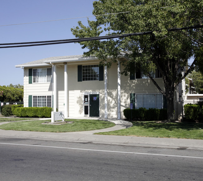 Greenway Village Apartments in Sacramento, CA - Building Photo - Building Photo