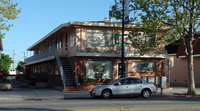 1625 Alum Rock Ave in San Jose, CA - Foto de edificio - Building Photo